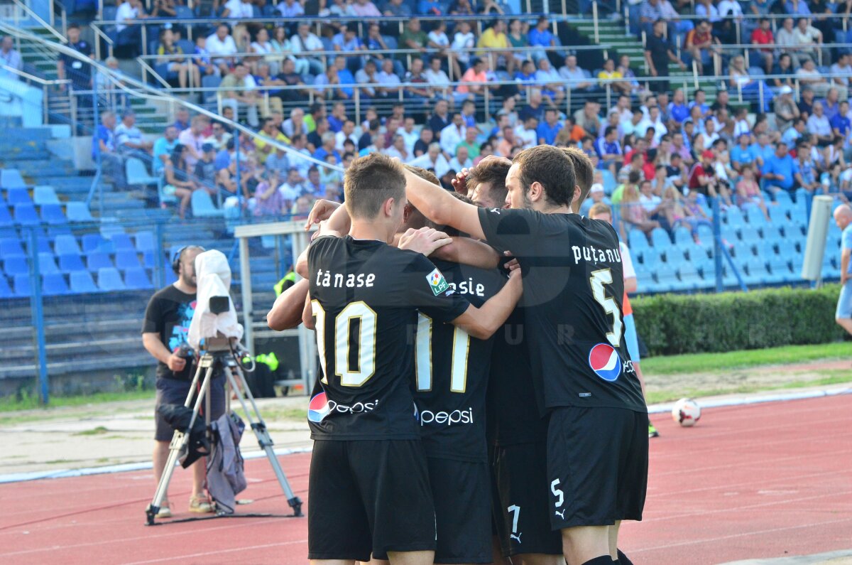 VIDEO+FOTO CS U Craiova - Viitorul 2-2 » Supergolul lui Mitrea îi fură CraiOlguţei victoria! Vezi AICI toate reuşitele