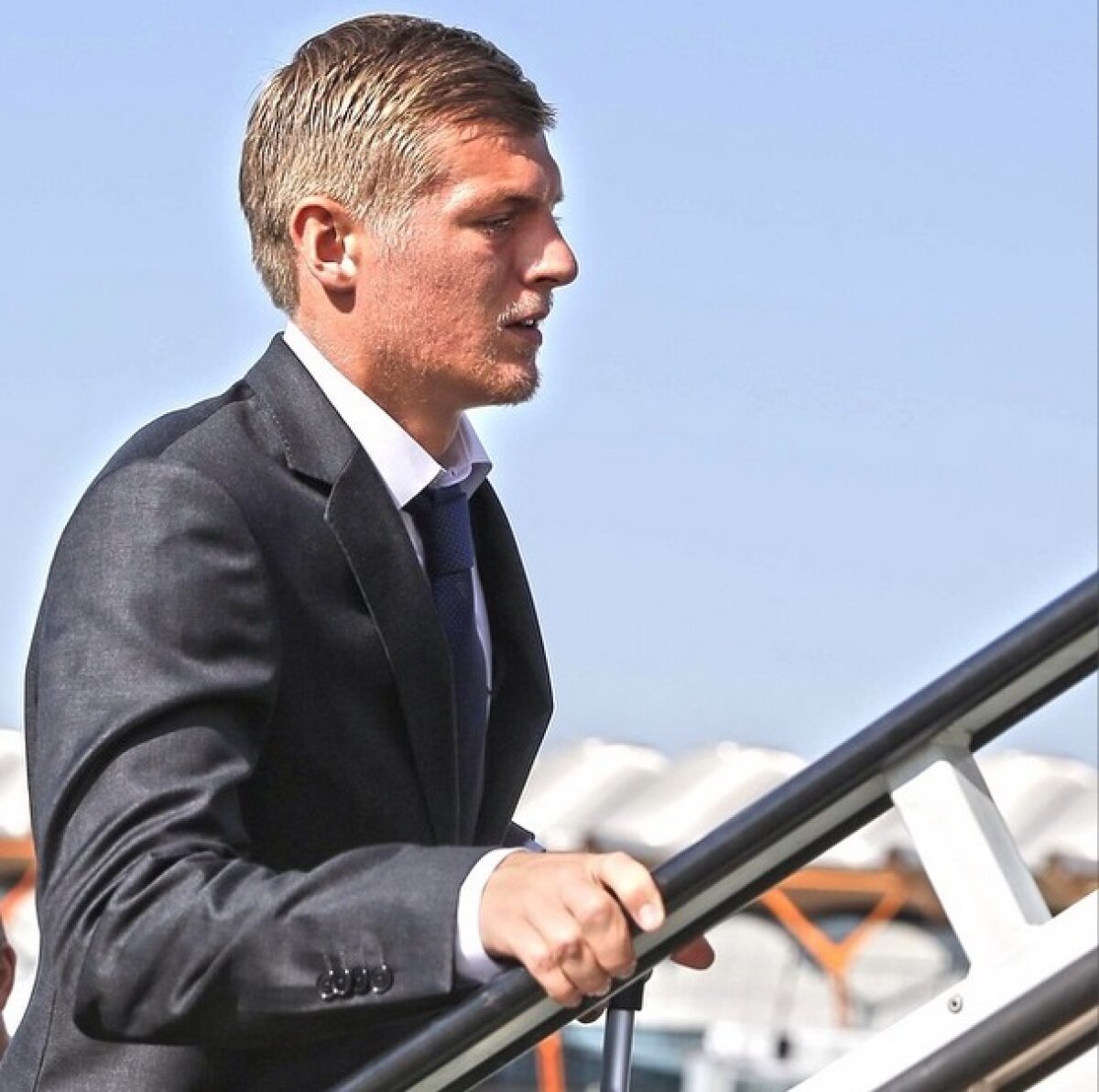 FOTO ”Galacticii” au venit la Cardiff îmbrăcaţi la 4 ace  » Mîine, vor să ia Supercupa în faţa Sevillei