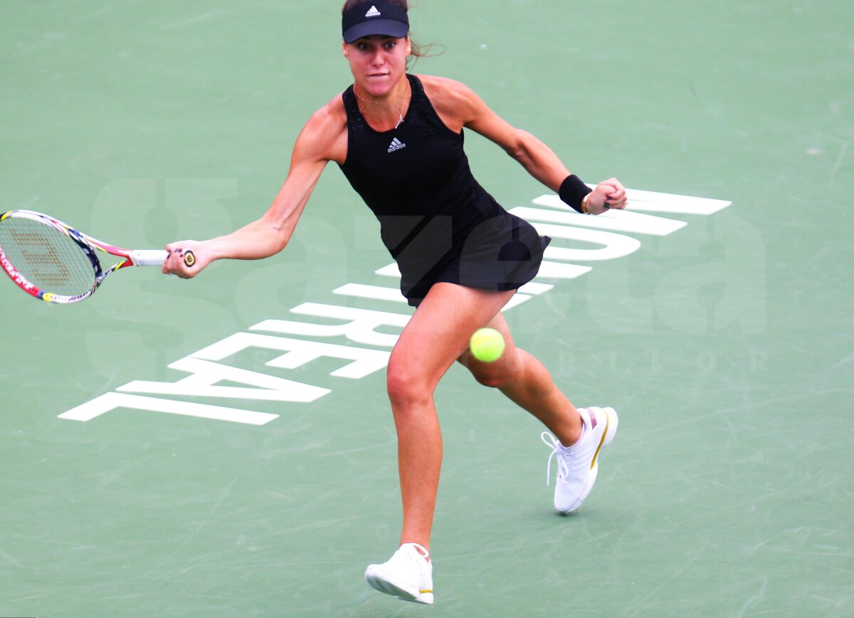 VIDEO Sorana Cîrstea loveşte din nou! :D Dialog incredibil: "M-am înmuiat"