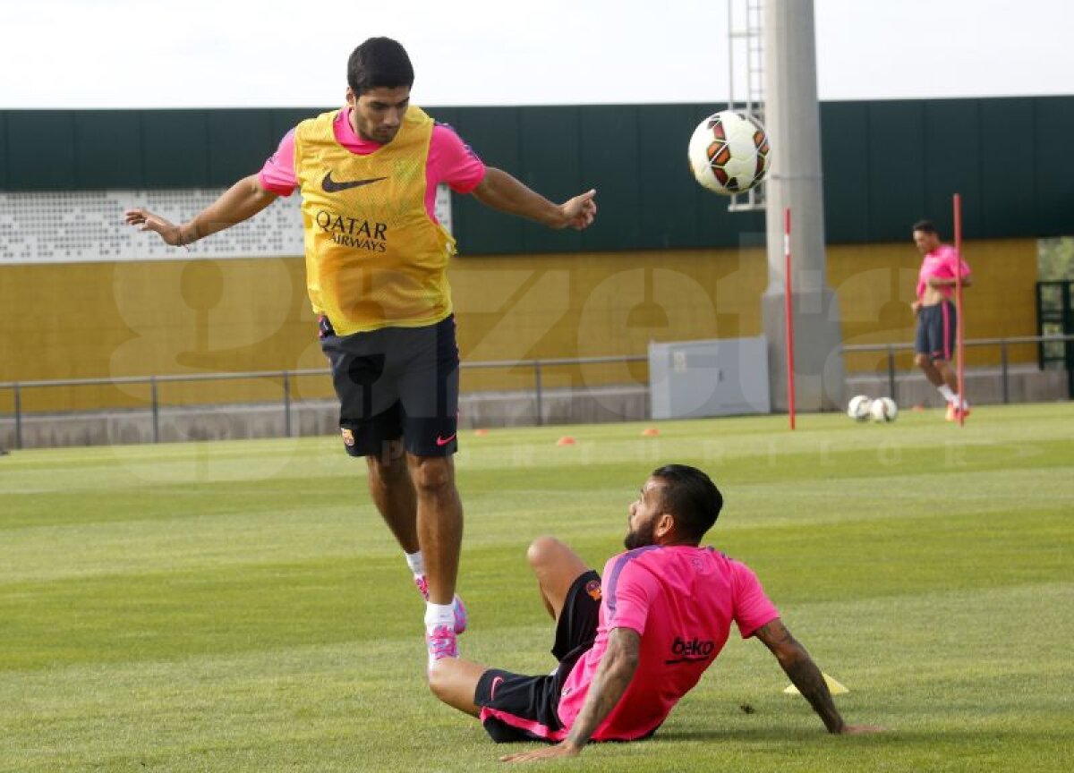 GALERIE FOTO & VIDEO Back in business » Luis Suarez, la primul antrenament cu FC Barcelona: "Să joc aici e visul pe care l-am avut dintotdeauna"