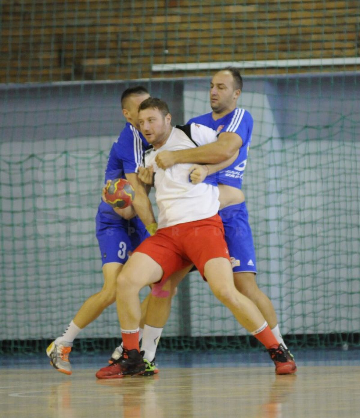 Trofeul a revenit la Vaslui » HC Vaslui a învins în finală pe Dinamo cu scorul de 36-34 (16-20)