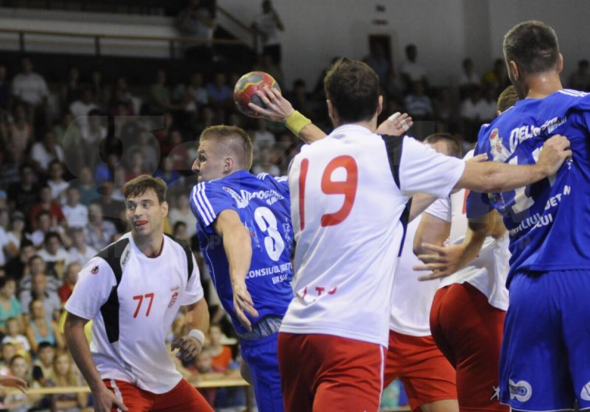 Trofeul a revenit la Vaslui » HC Vaslui a învins în finală pe Dinamo cu scorul de 36-34 (16-20)