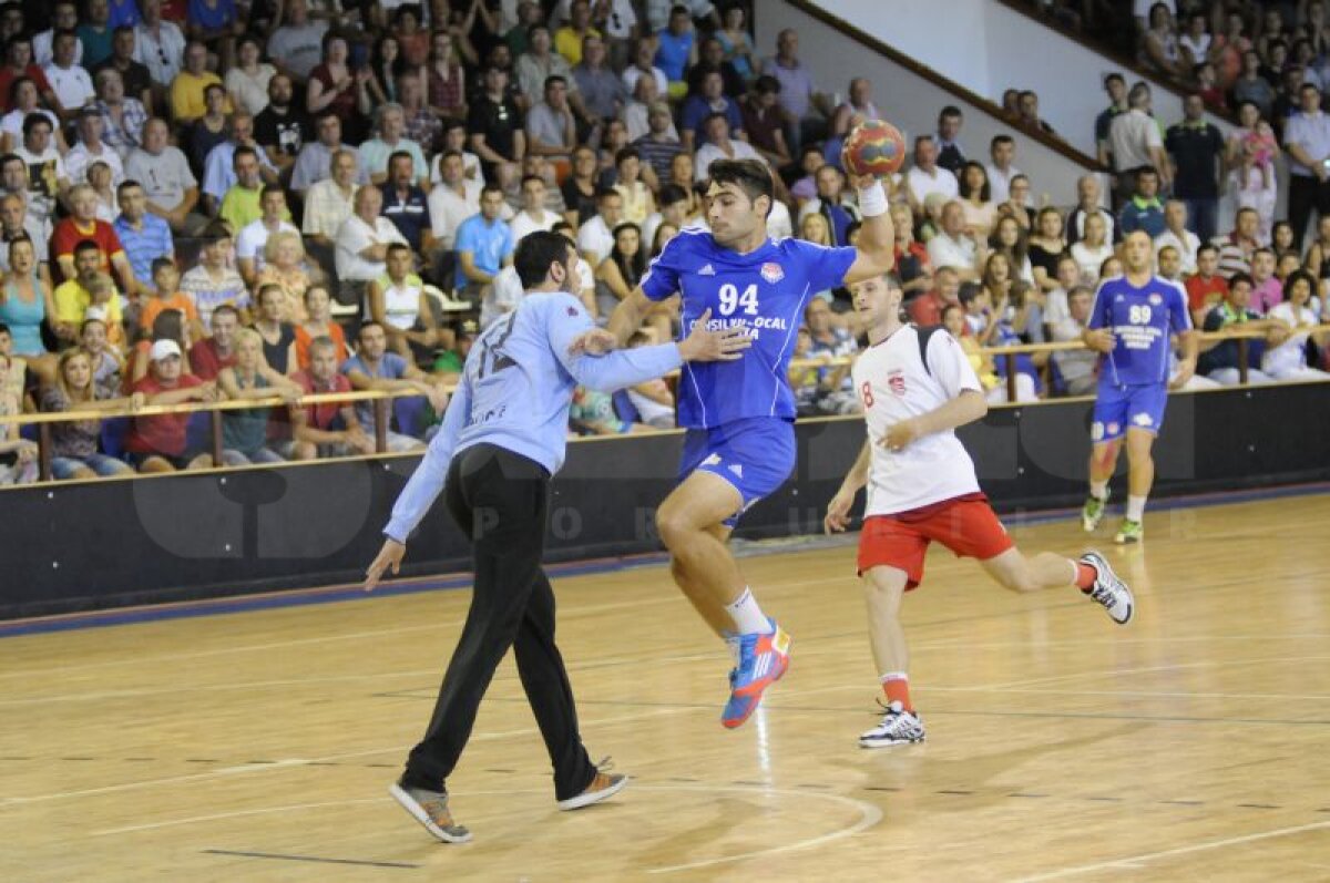 Trofeul a revenit la Vaslui » HC Vaslui a învins în finală pe Dinamo cu scorul de 36-34 (16-20)