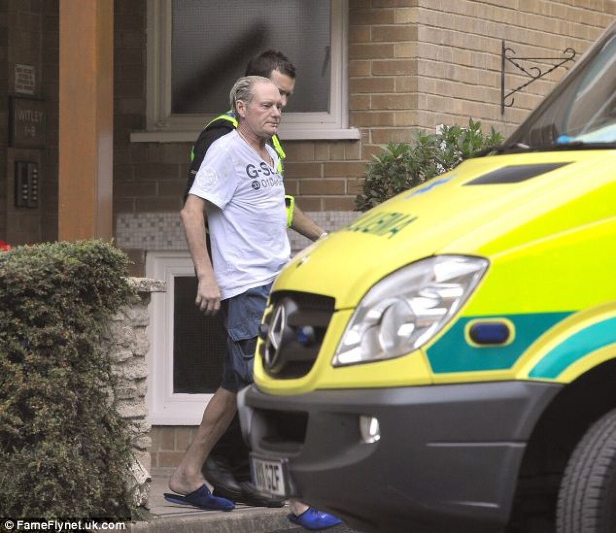 GALERIE FOTO Un fotbalist de legendă a ajuns într-o stare deplorabilă! A fost găsit mort de beat, iar acum e internat în spital