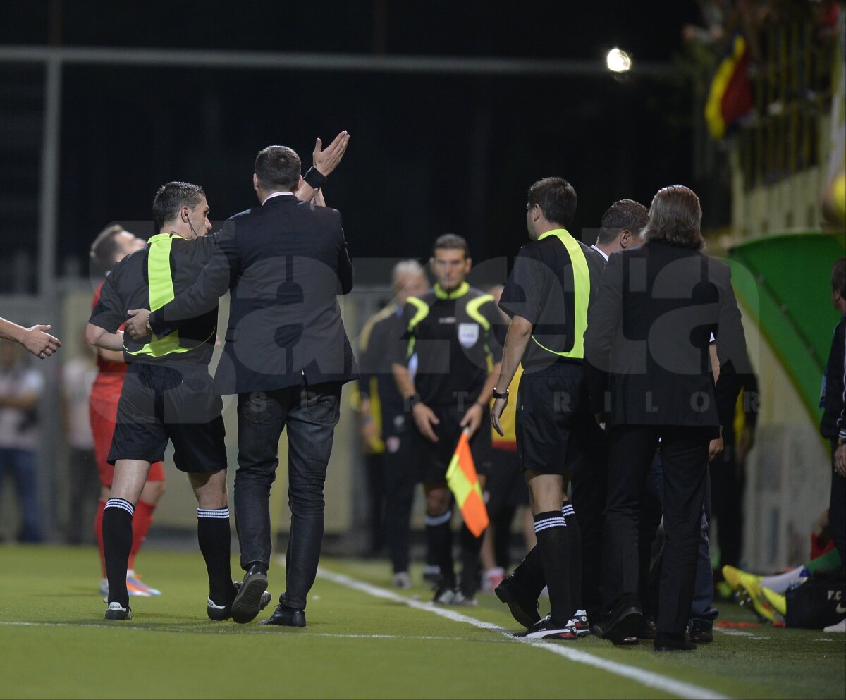 VIDEO şi FOTO Scandări xenofobe la Chiajna - Dinamo » Meci întrerupt şi eliminare! Vor urma sancţiuni pentru "cîini"?