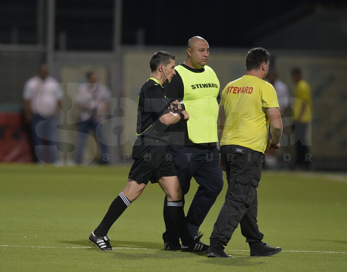 VIDEO şi FOTO Scandări xenofobe la Chiajna - Dinamo » Meci întrerupt şi eliminare! Vor urma sancţiuni pentru "cîini"?