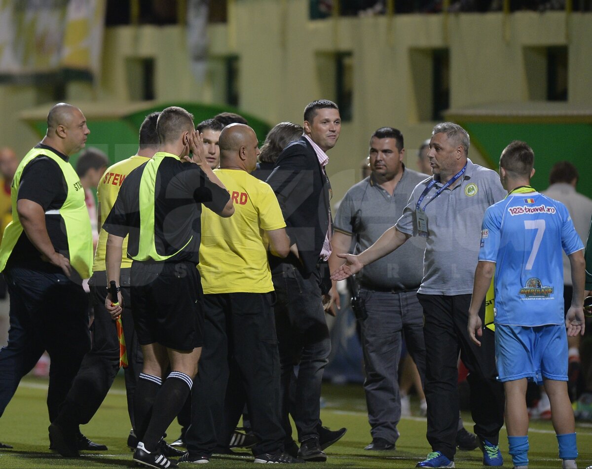 VIDEO şi FOTO Scandări xenofobe la Chiajna - Dinamo » Meci întrerupt şi eliminare! Vor urma sancţiuni pentru "cîini"?