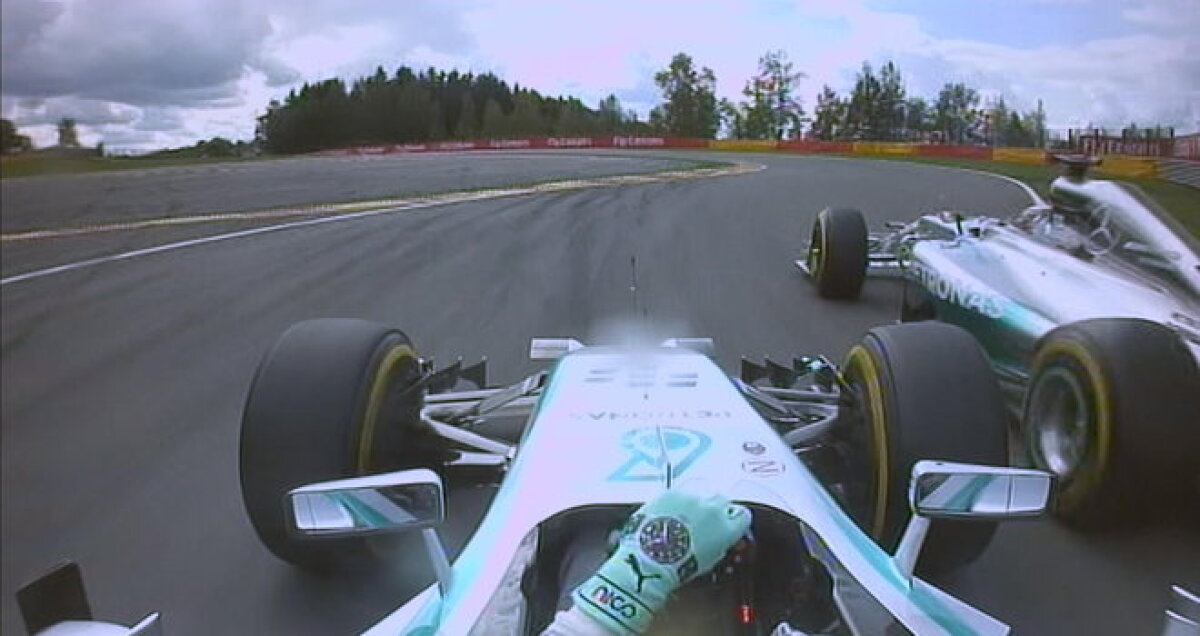 Scandal imens în Formula 1! Lewis Hamilton a fost lovit de coechipierul Nico Rosberg şi acuză vehement: "Chiar el mi-a spus"