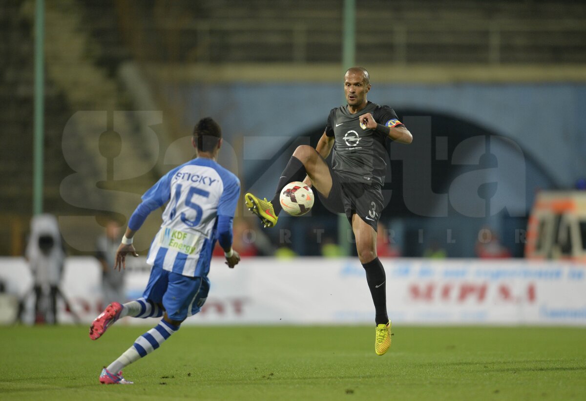 VIDEO şi FOTO CS U Craiova - Petrolul 0-2 » Ploieştenii urcă pe primul loc! Jerry Gane ar putea fi demis