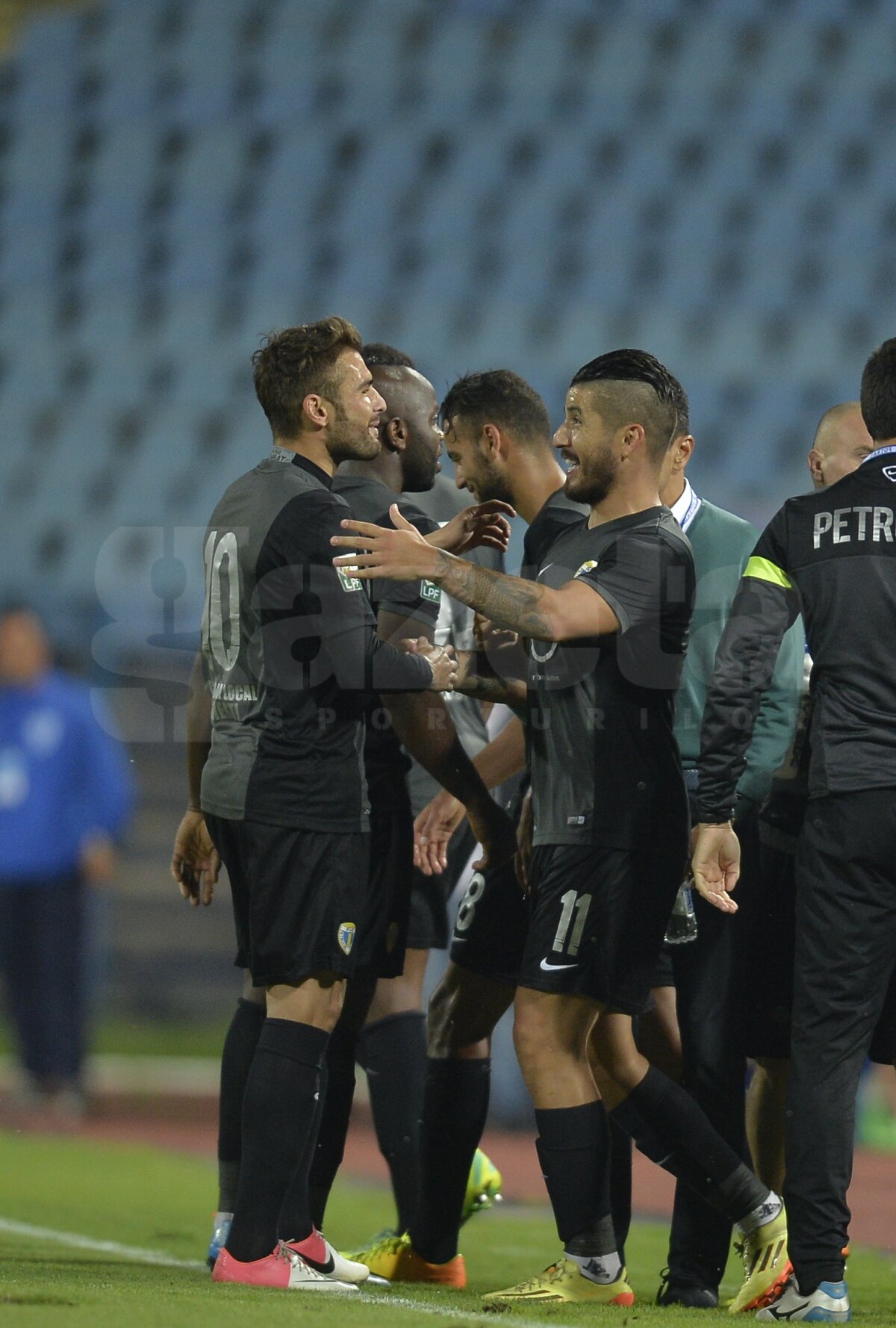 VIDEO şi FOTO CS U Craiova - Petrolul 0-2 » Ploieştenii urcă pe primul loc! Jerry Gane ar putea fi demis