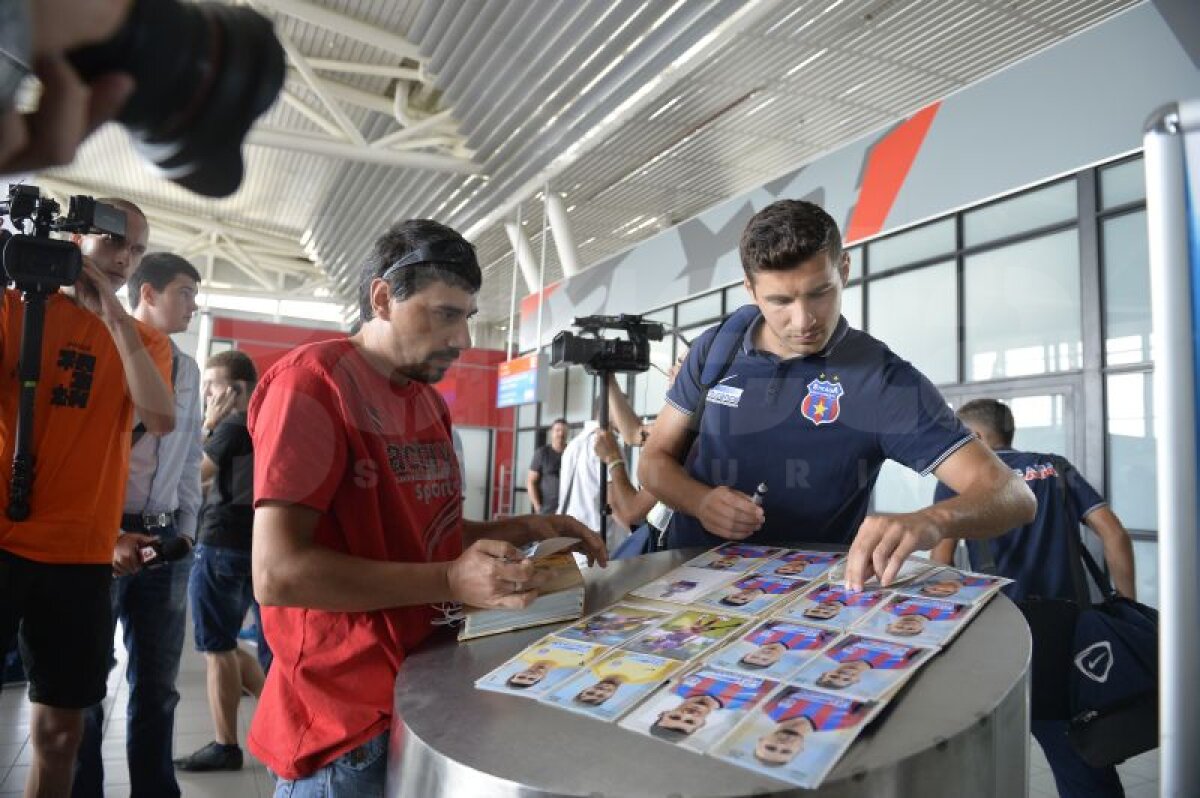 FOTO Asediul vînătorilor de autografe »	 10 suporteri ai sportului au obţinut suvenirurile mult dorite din partea roş-albaştrilor