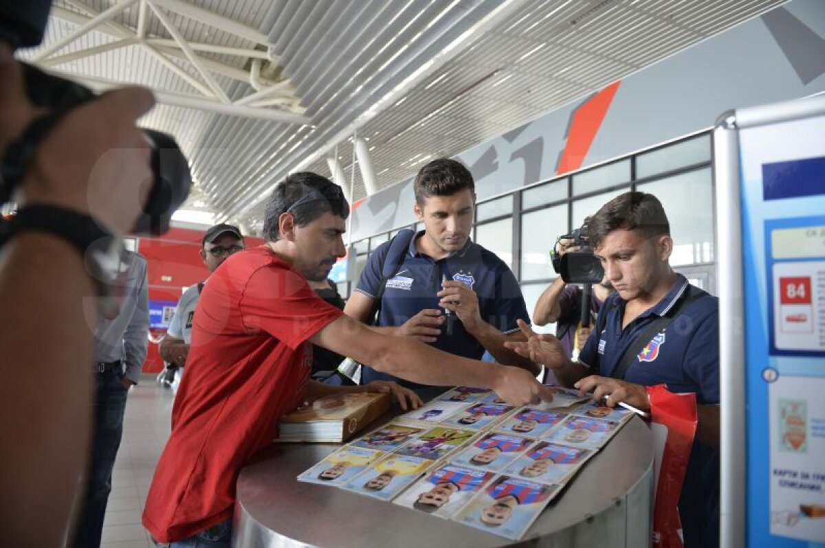 FOTO Asediul vînătorilor de autografe »	 10 suporteri ai sportului au obţinut suvenirurile mult dorite din partea roş-albaştrilor