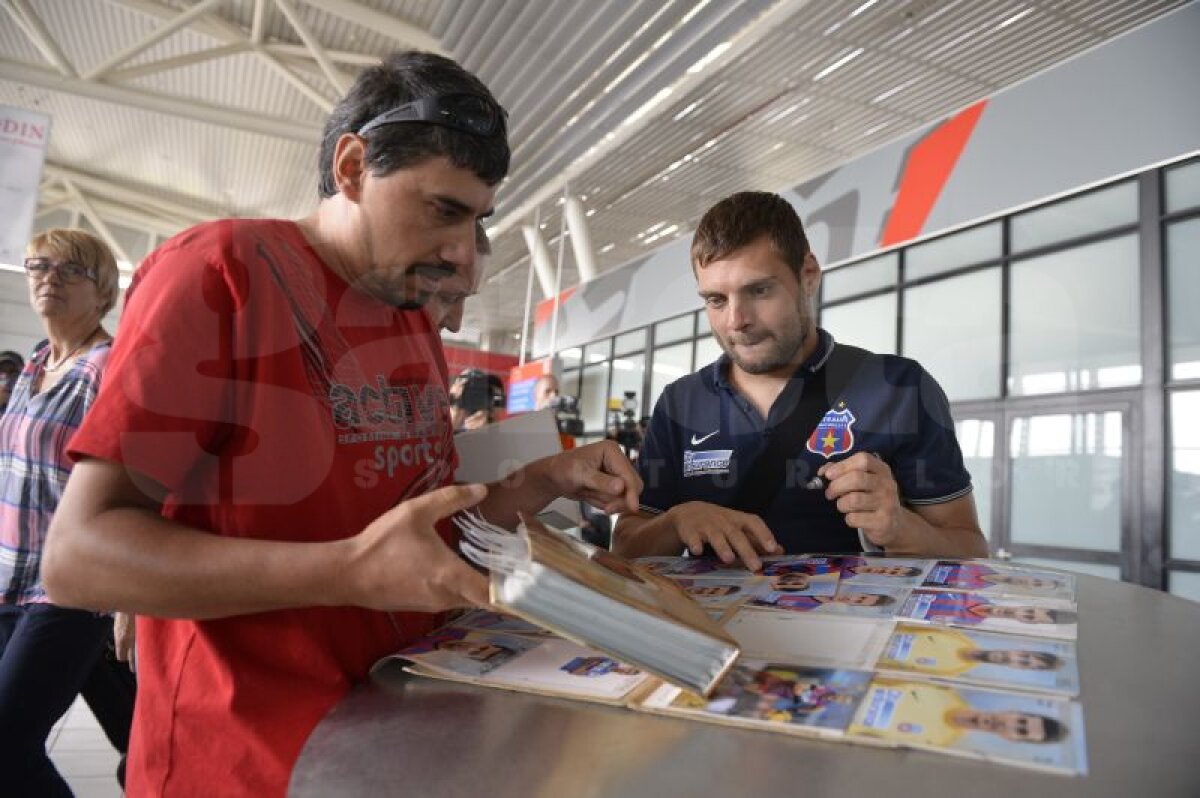 FOTO Asediul vînătorilor de autografe »	 10 suporteri ai sportului au obţinut suvenirurile mult dorite din partea roş-albaştrilor