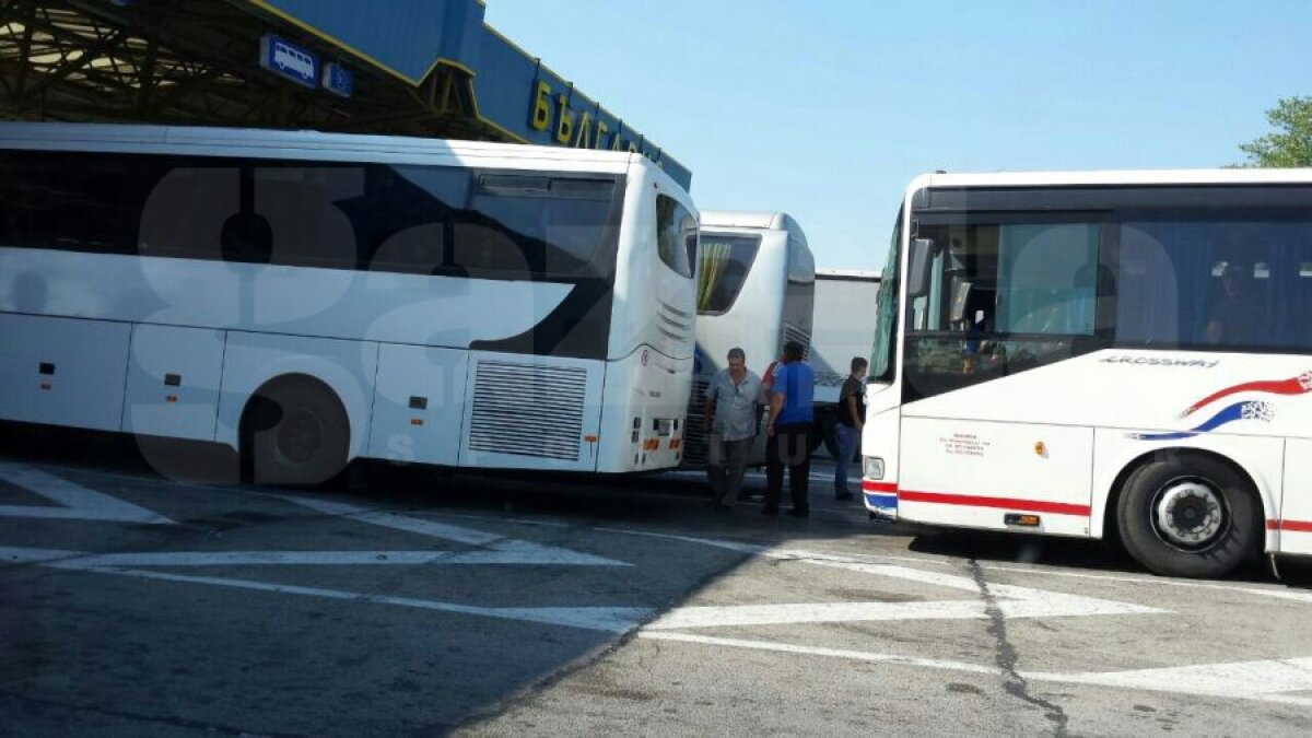 UPDATE FOTO Incidente la intrarea pe stadionul "Vasil Levski" » Fanii Stelei s-au bătut cu forţele de ordine