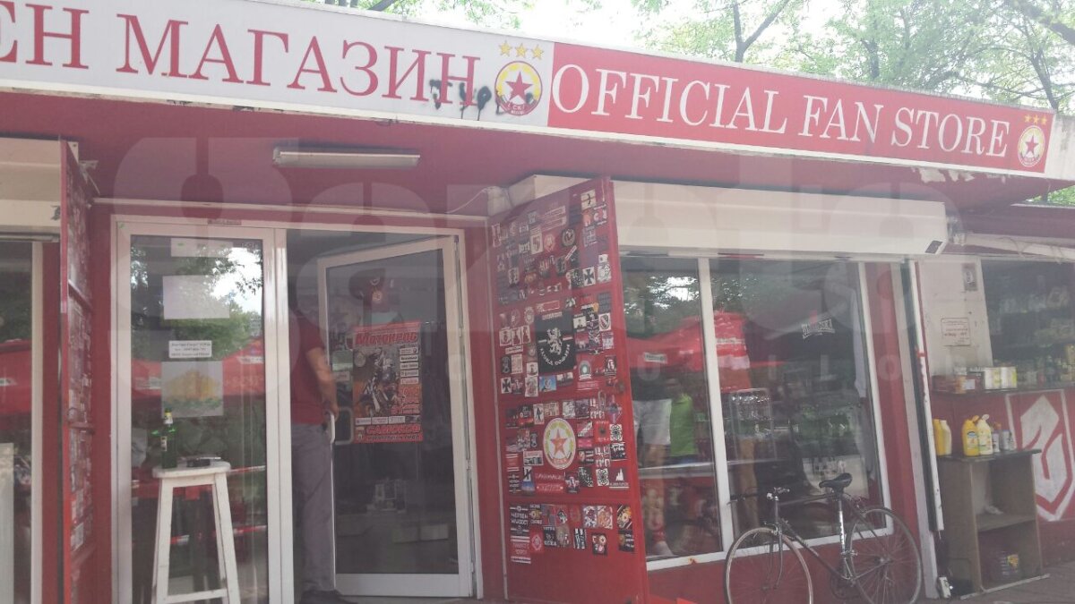 UPDATE FOTO Incidente la intrarea pe stadionul "Vasil Levski" » Fanii Stelei s-au bătut cu forţele de ordine