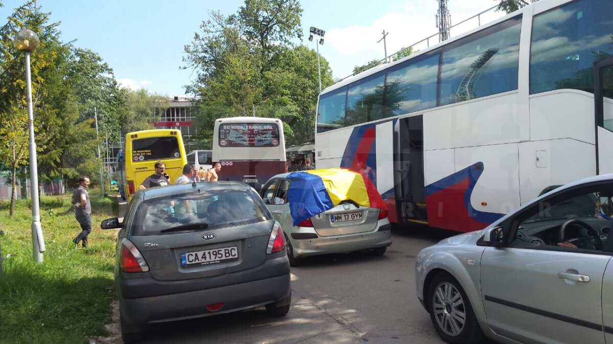 UPDATE FOTO Incidente la intrarea pe stadionul "Vasil Levski" » Fanii Stelei s-au bătut cu forţele de ordine