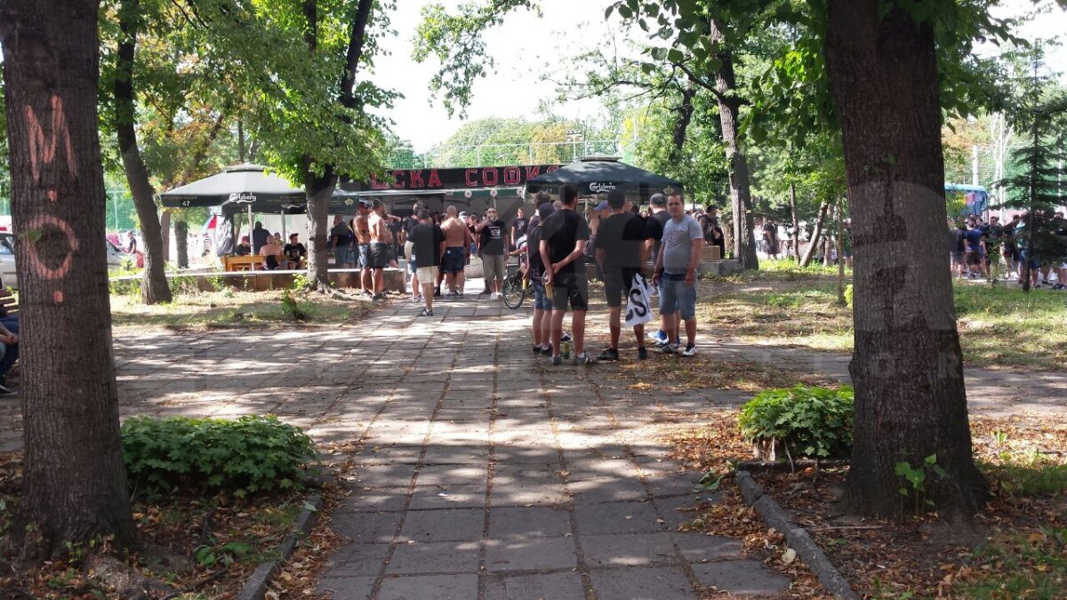 UPDATE FOTO Incidente la intrarea pe stadionul "Vasil Levski" » Fanii Stelei s-au bătut cu forţele de ordine