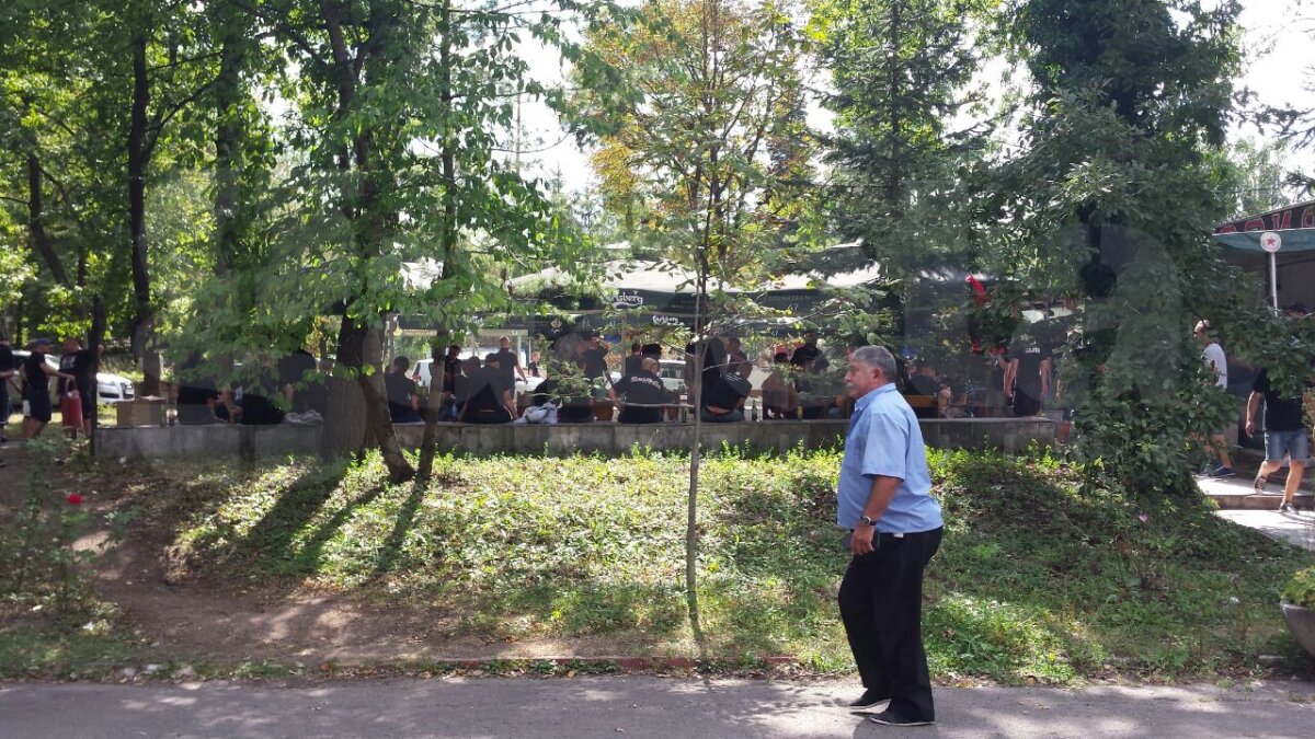 UPDATE FOTO Incidente la intrarea pe stadionul "Vasil Levski" » Fanii Stelei s-au bătut cu forţele de ordine