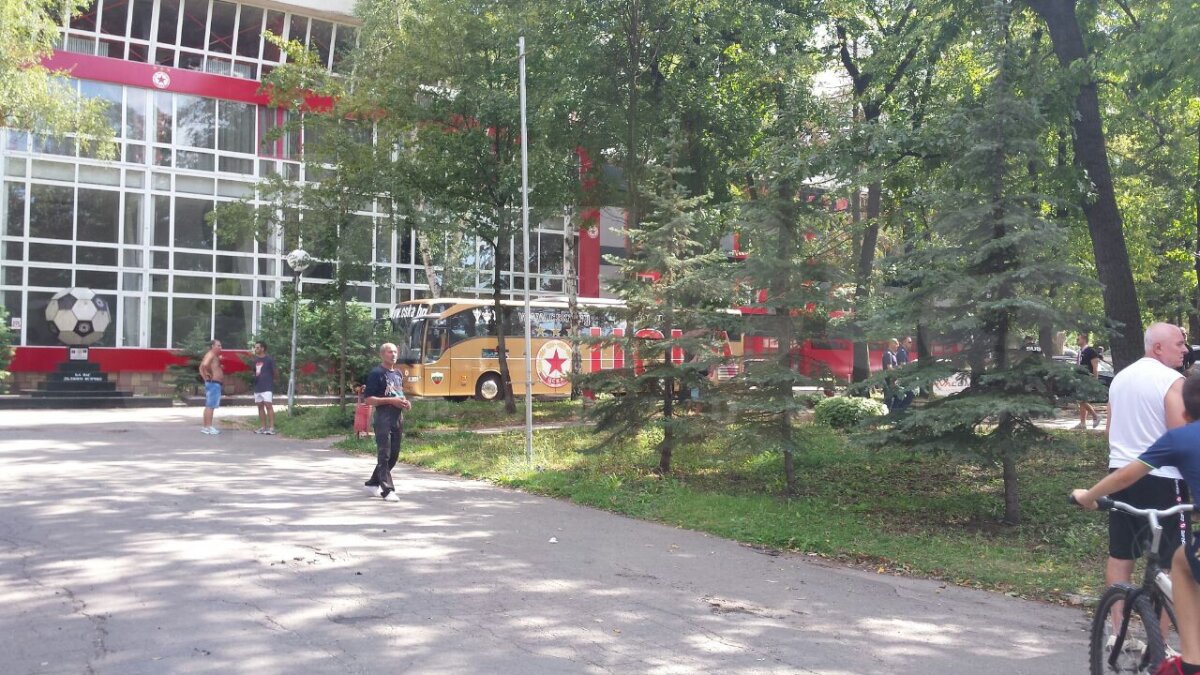 UPDATE FOTO Incidente la intrarea pe stadionul "Vasil Levski" » Fanii Stelei s-au bătut cu forţele de ordine