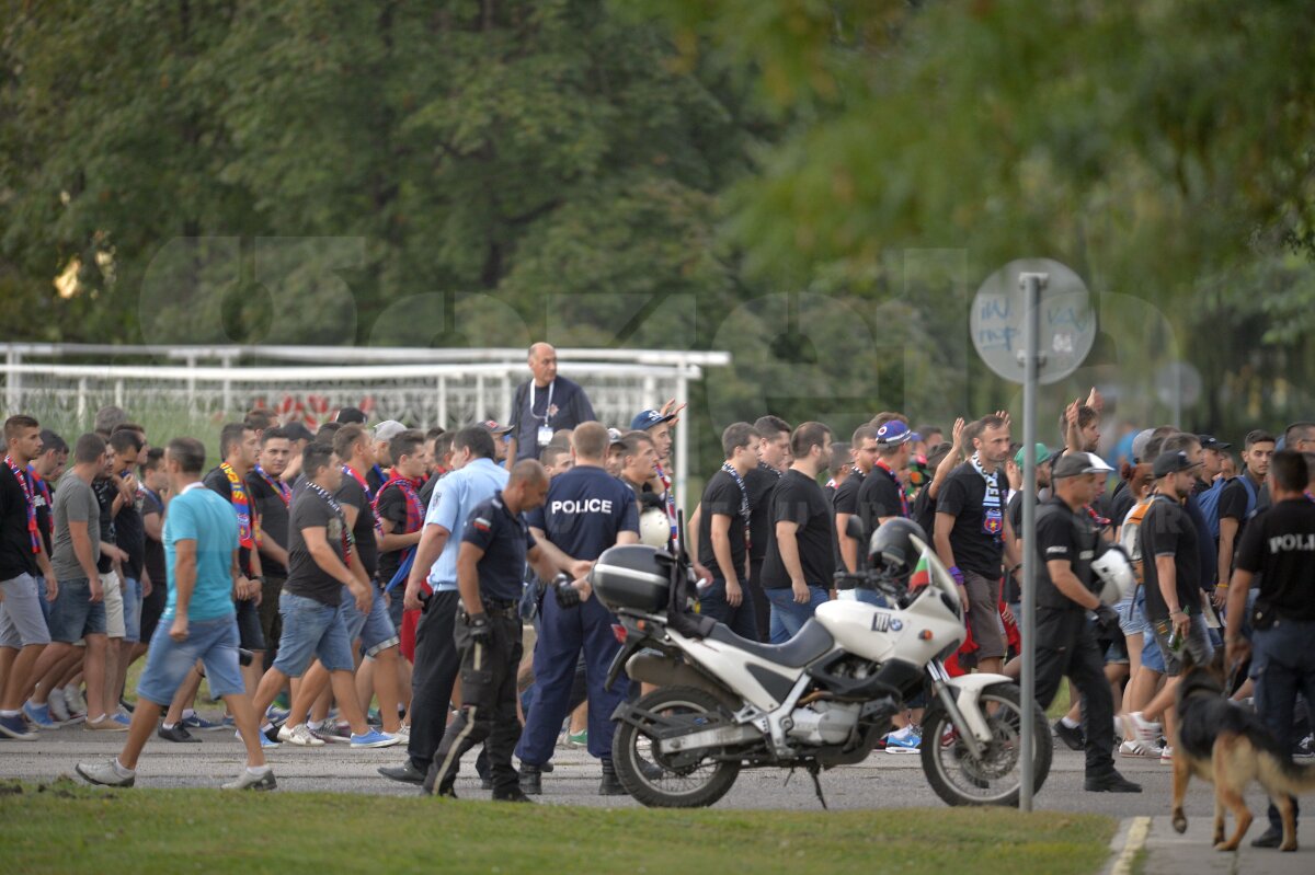 UPDATE FOTO Incidente la intrarea pe stadionul "Vasil Levski" » Fanii Stelei s-au bătut cu forţele de ordine