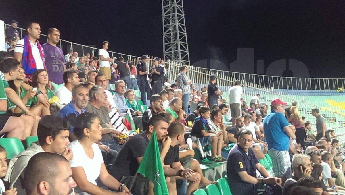 UPDATE FOTO Incidente la intrarea pe stadionul "Vasil Levski" » Fanii Stelei s-au bătut cu forţele de ordine