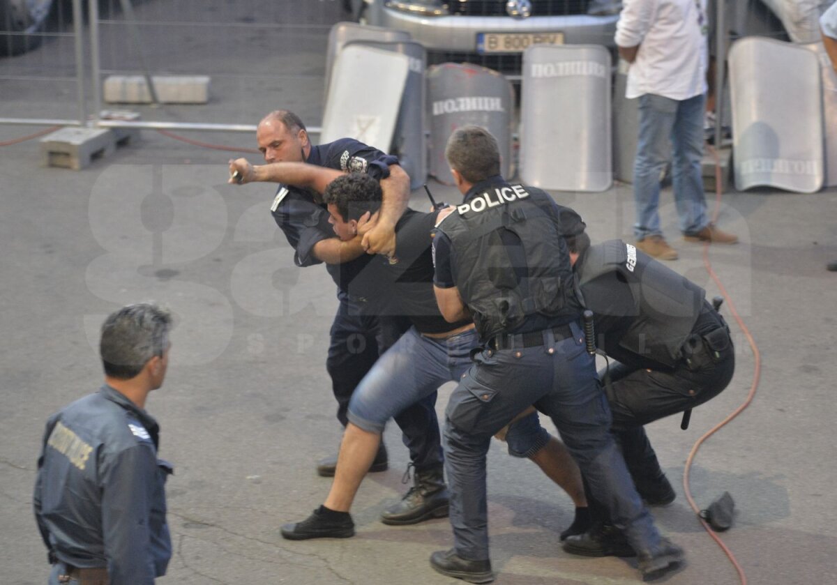 Galerie FOTO 2.000, dar buni tare! » Steaua a rămas fără sprijinul promis de fanii lui ŢSKA Sofia, dar tot a făcut atmosferă