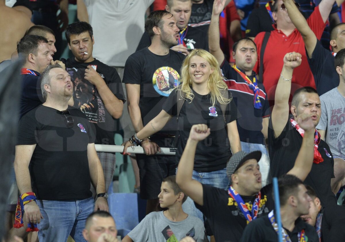 Galerie FOTO 2.000, dar buni tare! » Steaua a rămas fără sprijinul promis de fanii lui ŢSKA Sofia, dar tot a făcut atmosferă