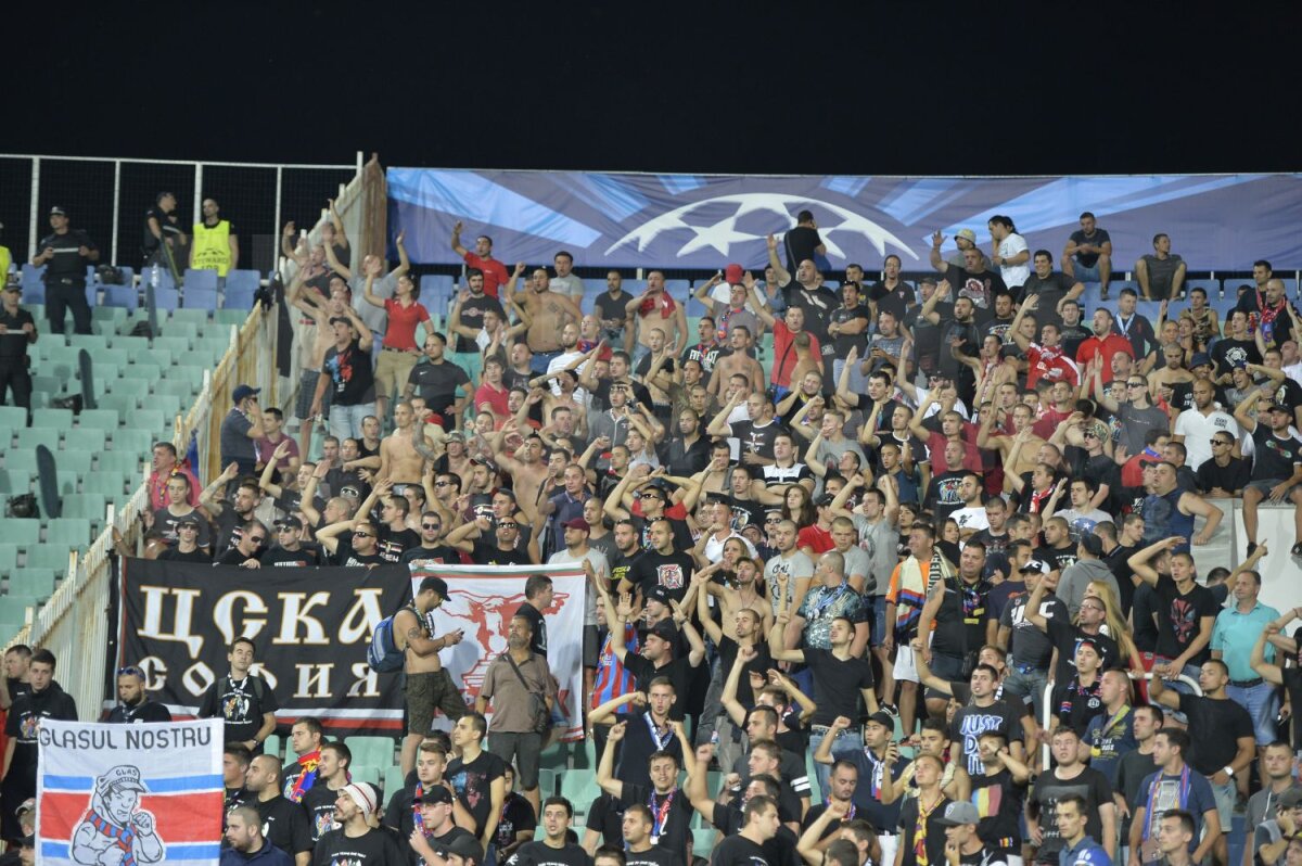 Galerie FOTO 2.000, dar buni tare! » Steaua a rămas fără sprijinul promis de fanii lui ŢSKA Sofia, dar tot a făcut atmosferă