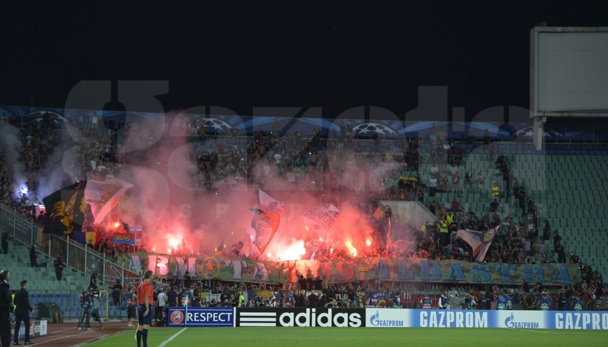 Galerie FOTO 2.000, dar buni tare! » Steaua a rămas fără sprijinul promis de fanii lui ŢSKA Sofia, dar tot a făcut atmosferă