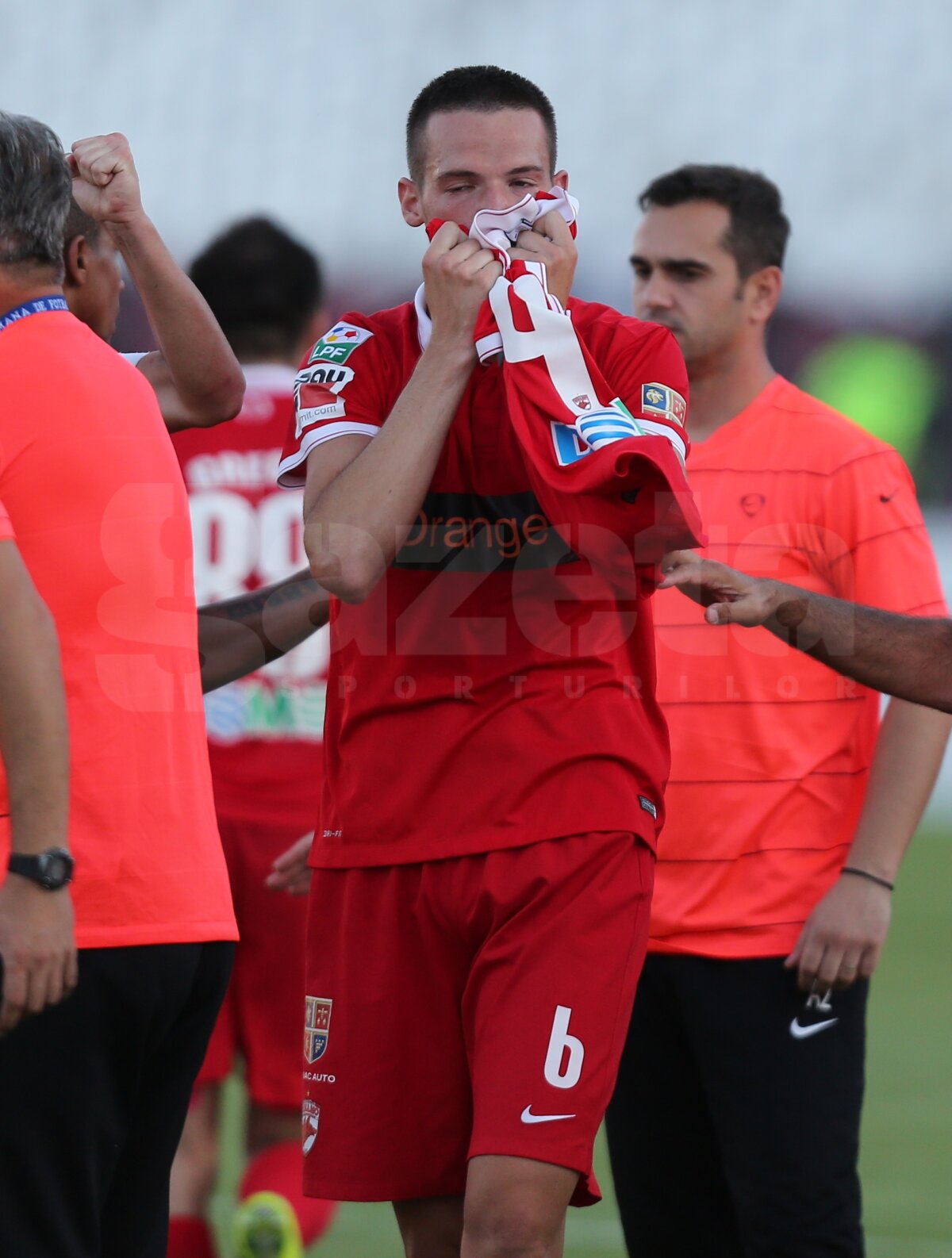 FOTO şi VIDEO Dinamo - FC Braşov 2-1 » Dinamo cîştigă după trei etape de secetă!