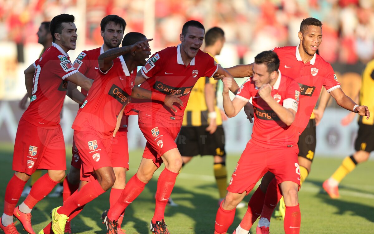 FOTO şi VIDEO Dinamo - FC Braşov 2-1 » Dinamo cîştigă după trei etape de secetă!