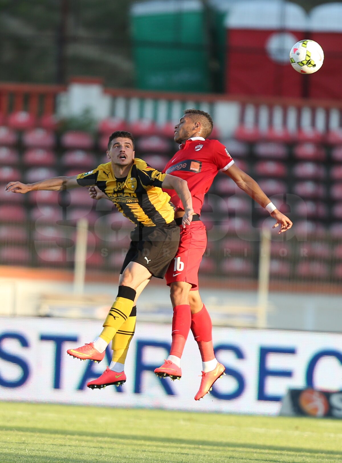 FOTO şi VIDEO Dinamo - FC Braşov 2-1 » Dinamo cîştigă după trei etape de secetă!