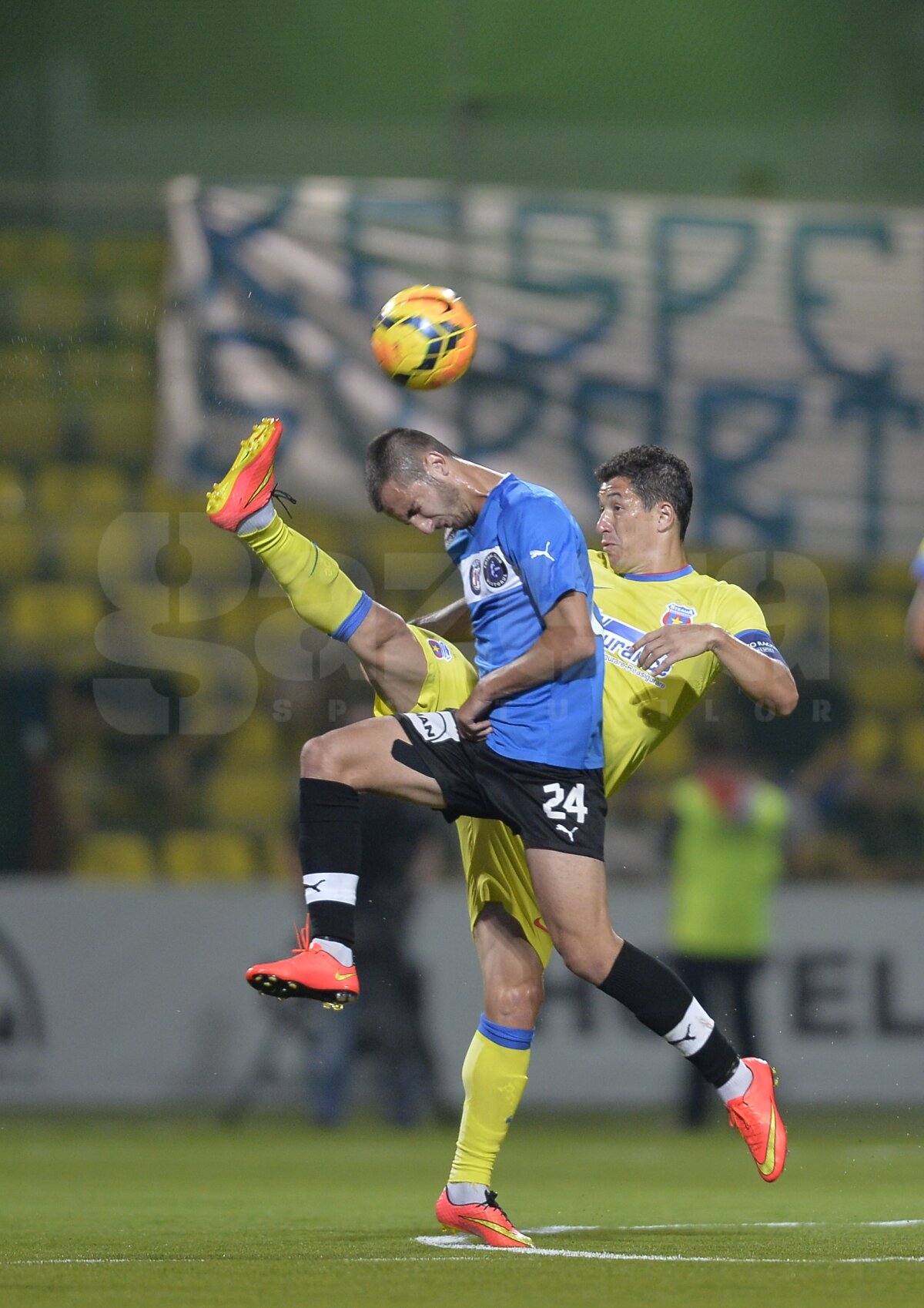 GALERIE FOTO Steaua a învins Viitorul chinuit, cu 1-0, deşi a avut doi oameni în plus pe teren