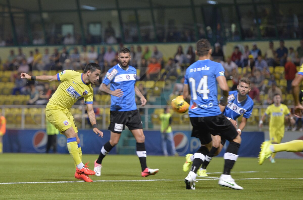 GALERIE FOTO Steaua a învins Viitorul chinuit, cu 1-0, deşi a avut doi oameni în plus pe teren