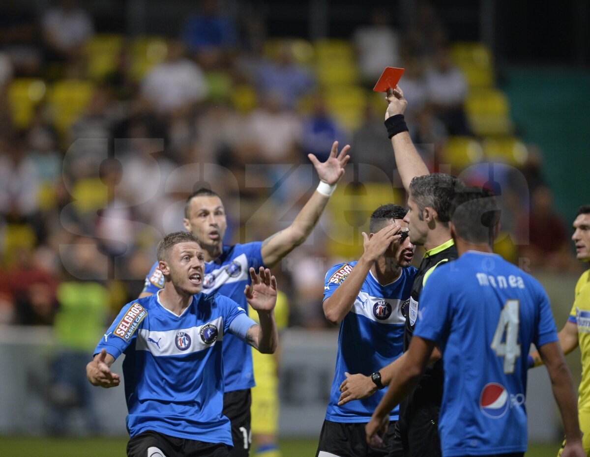 GALERIE FOTO Steaua a învins Viitorul chinuit, cu 1-0, deşi a avut doi oameni în plus pe teren