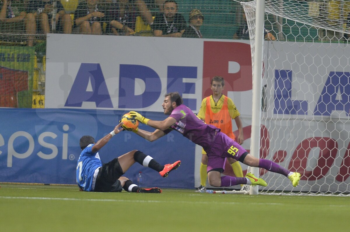 GALERIE FOTO Steaua a învins Viitorul chinuit, cu 1-0, deşi a avut doi oameni în plus pe teren