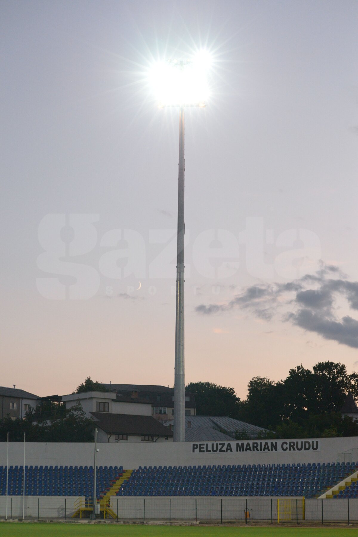 FOTO S-a făcut lumină la Botoşani » Probe la instalaţia de nocturnă