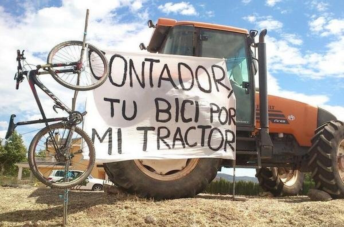 Provocare nebună pentru Alberto Contador: "Bicicleta ta pe tractorul meu!" :D Ce a răspuns