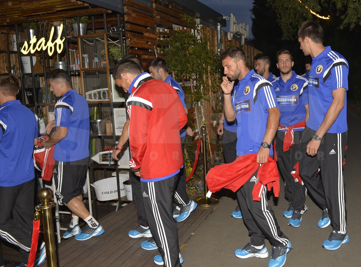 GALERIE FOTO "Instantaneu de familie" :) » Atmosferă destinsă la echipa naţională