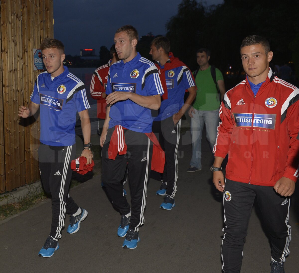 GALERIE FOTO "Instantaneu de familie" :) » Atmosferă destinsă la echipa naţională