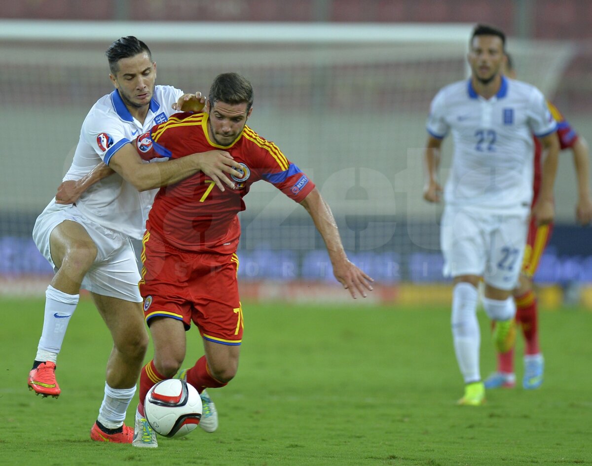 VIDEO şi FOTO Revanşa mult aşteptată a venit! România cîştigă în Grecia, 1-0, deşi a jucat aproape o repriză în 10 oameni