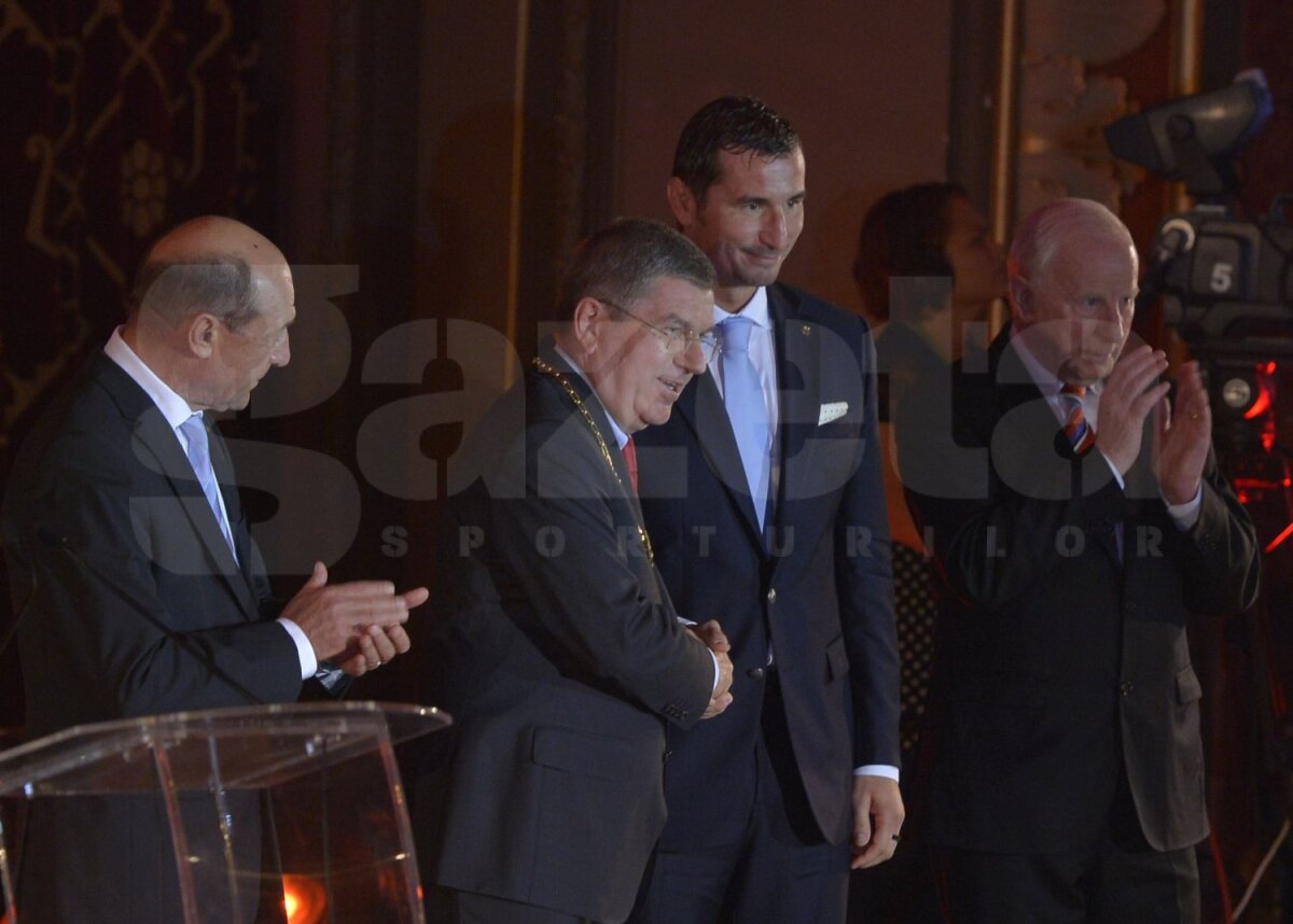 Galerie FOTO Roşu şi negru la Ateneu » Sute de medaliaţi olimpici şi antrenori s-au reunit la centenarul COSR