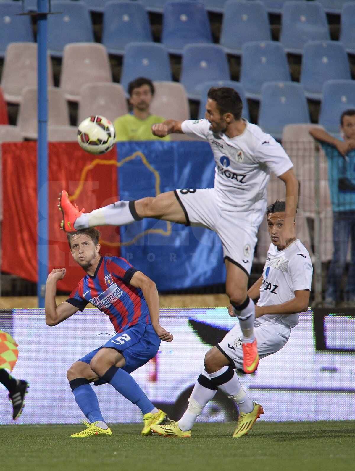 VIDEO şi FOTO Steaua - Gaz Metan 3-1 » Show marca Sînmărtean şi Keşeru!