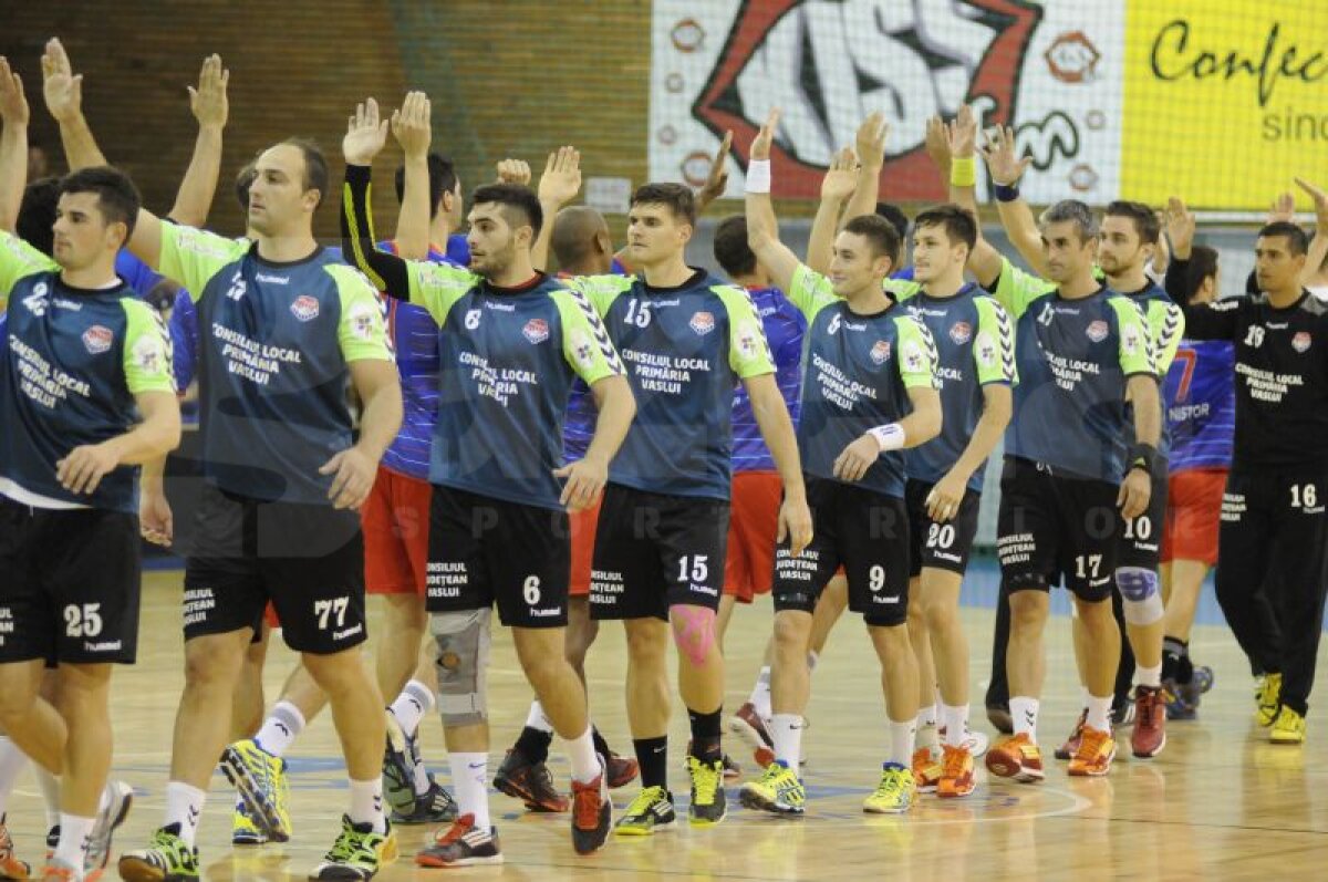 GALERIE FOTO Final incendiar » Scandal din cauza arbitrajului la meciul dintre HC Vaslui şi Steaua Alexandrion