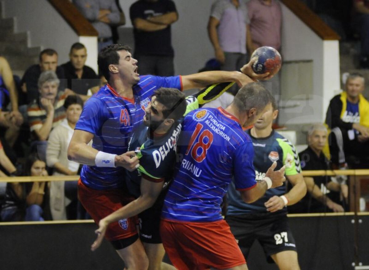 GALERIE FOTO Final incendiar » Scandal din cauza arbitrajului la meciul dintre HC Vaslui şi Steaua Alexandrion