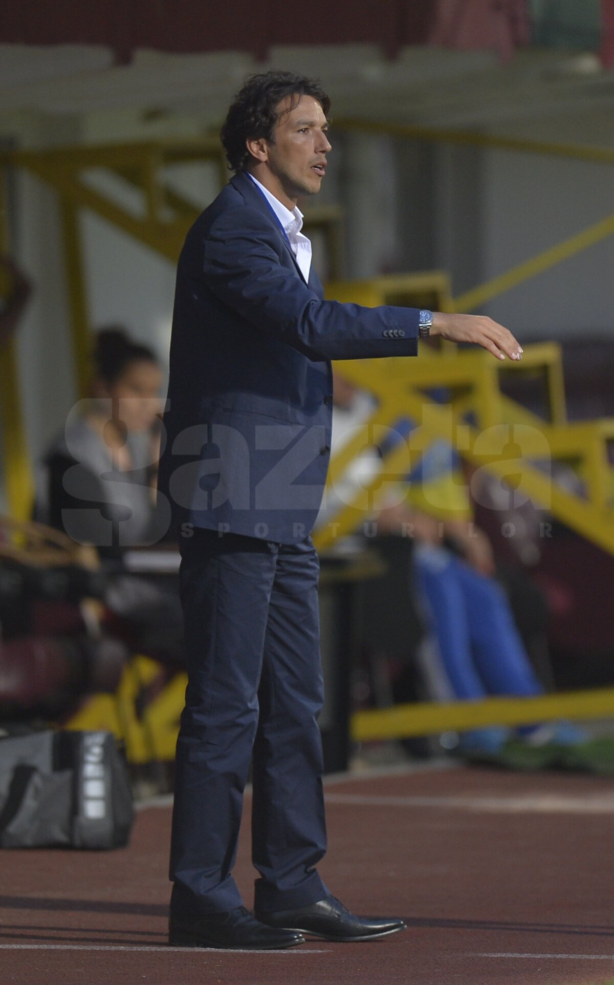 VIDEO şi FOTO Despărţire amînată » Florin Călin îi calmează pe suporteri cu un gol în prelungiri!