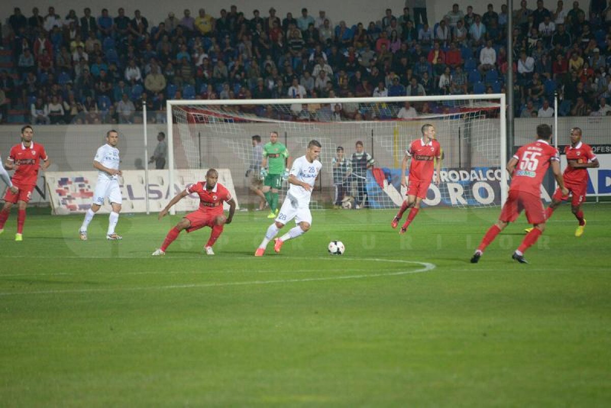 FOTO şi VIDEO Game over la Botoşani » Moldovenii termină invincibilitatea lui Dinamo după un meci spectaculos