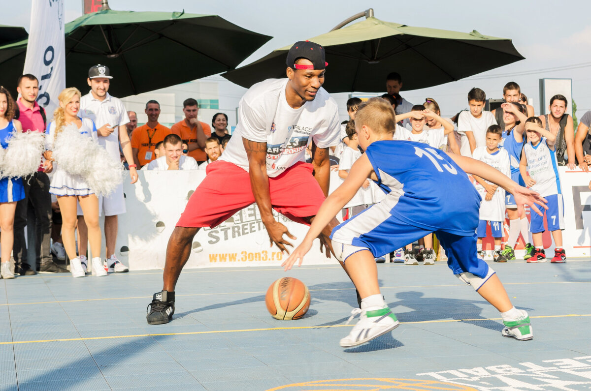 GALERIE FOTO Un vis împlinit » Au jucat baschet împotriva campionilor, la AFI 3x3 Battleground
