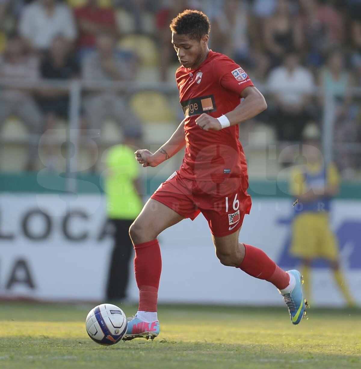 UPDATE Anchetă internă la Dinamo » Un jucător e bănuit că s-a dat lovit înainte de meciul cu Botoşani. Reacţia clubului