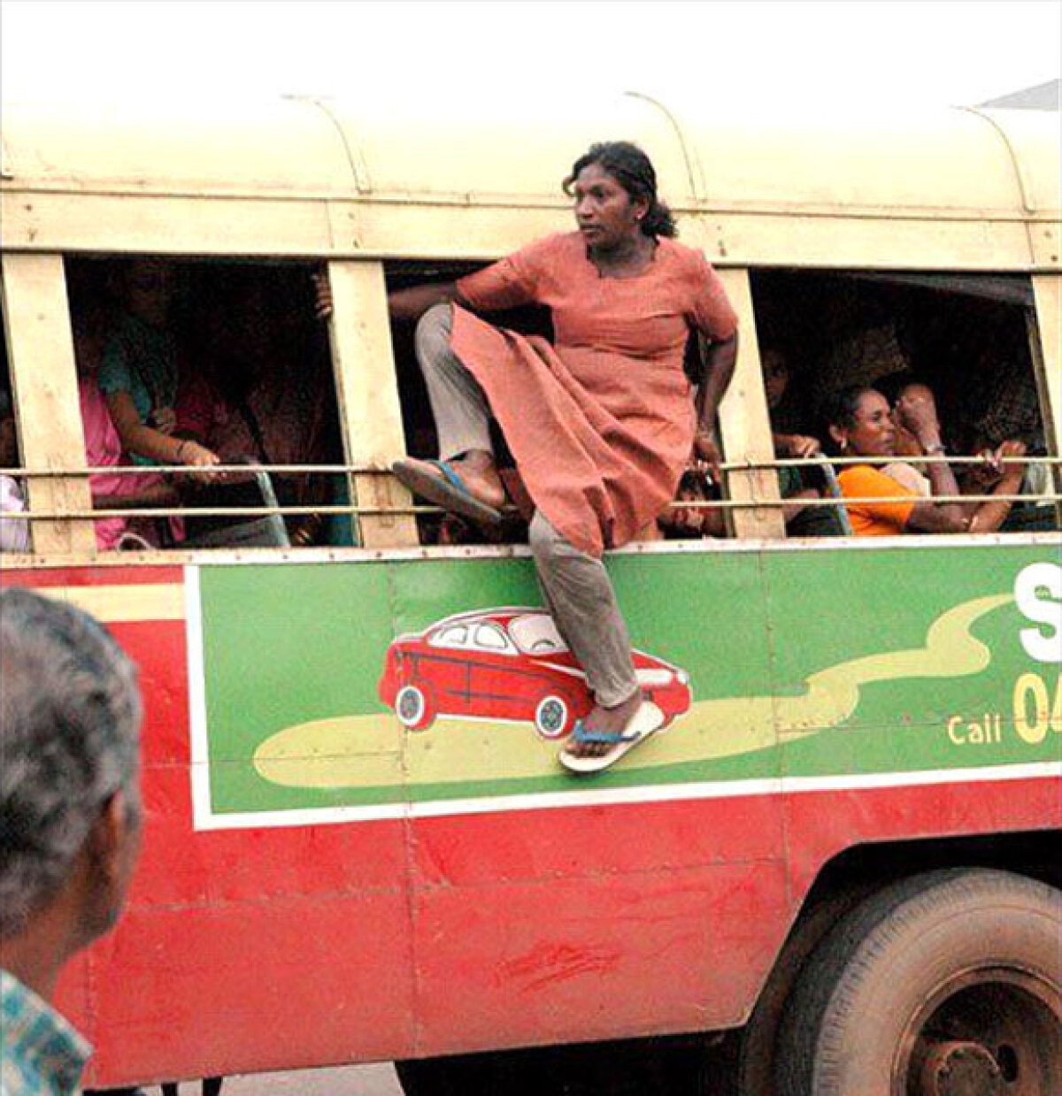 Top 10 lucruri amuzante despre eventualul transfer al lui Mutu în India » Omul cu coadă îi rezolvă accidentările, limita e 100 de sms-uri şi kilogramele în plus nu sînt amendate :D